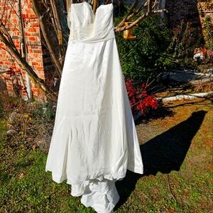 Stunning Alfred angelo wedding dress size 12 ivory